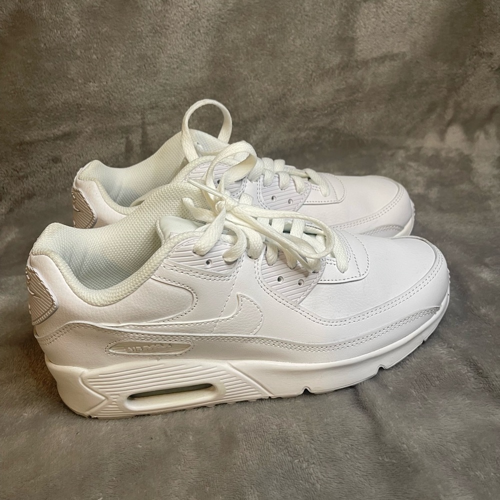 white nike air max 90